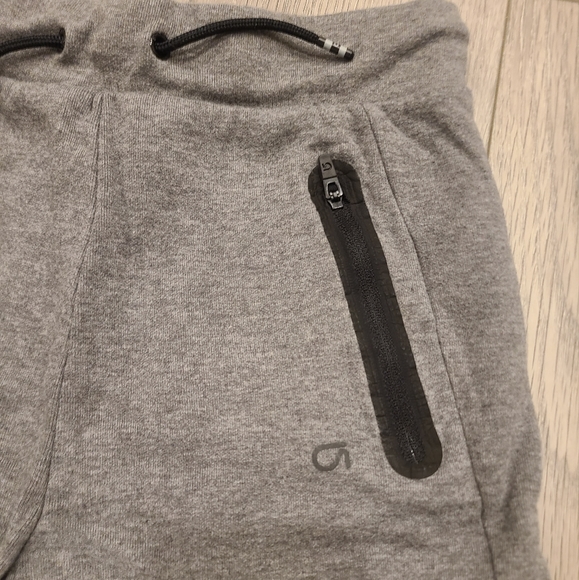 GapFit Shorts - Picture 2 of 5